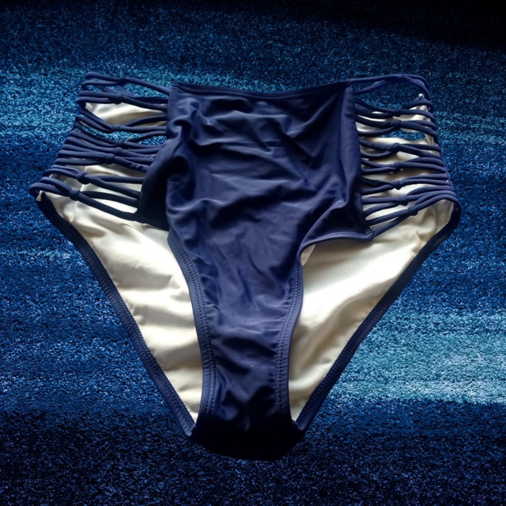NAVY BLUE BIKINI BOTTOM SIZE S